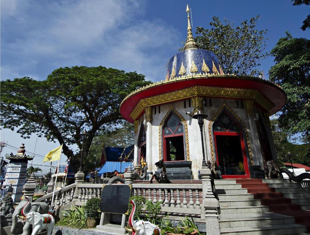Bussarakam Place Hotel Chanthaburi Bagian luar foto